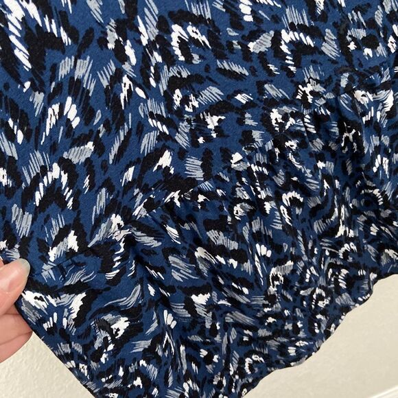 Loft Blue Patterned Women's Flowy Dress size Medium - Picture 4 of 7